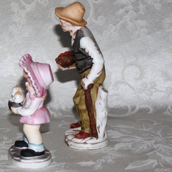 Vintage Bisque Figurine Grandpa Carrying Apples - Picture 7 of 12
